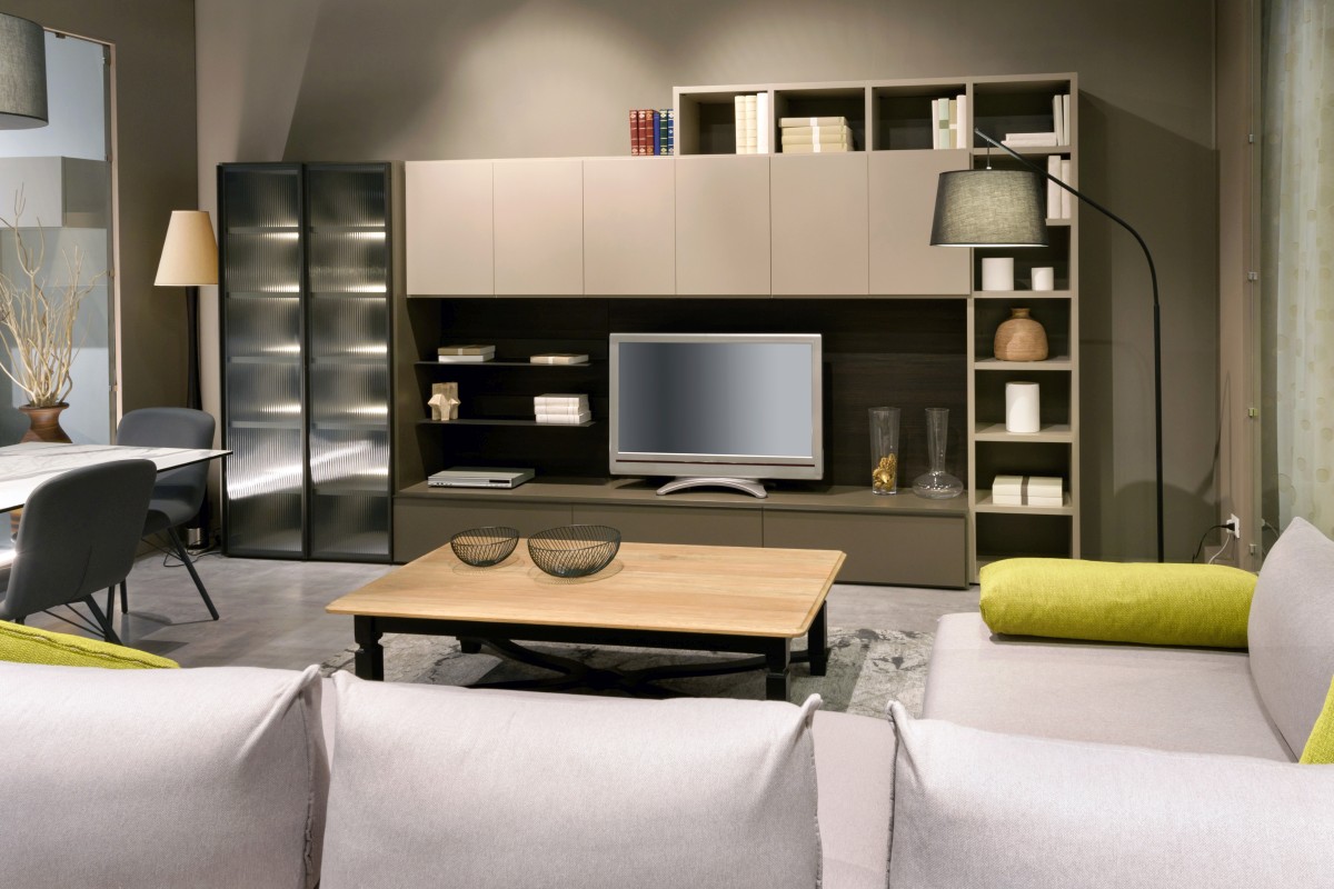 Jak sprytnie wykorzystać przestrzeń w domu dzięki meblościankom i meblom wielofunkcyjnym